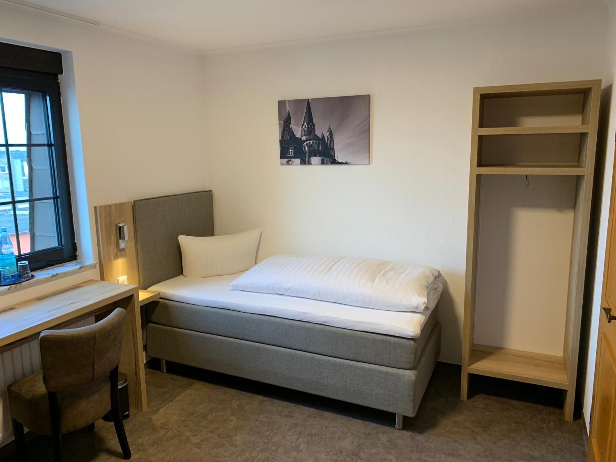 Hotel B4 Limburg an der Lahn Quarto foto